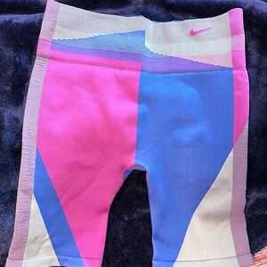 Nike Women's Icon Clash Seamless 8'' Training Shorts CJ5091-601